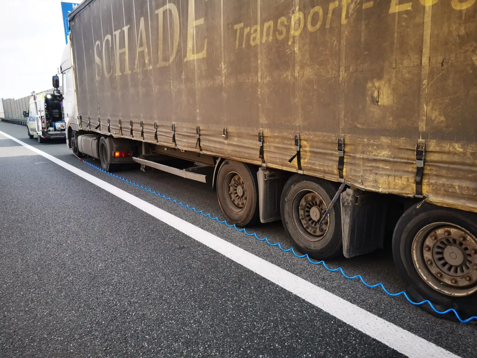 Wymiana opon TIR na autostradzie Kraków